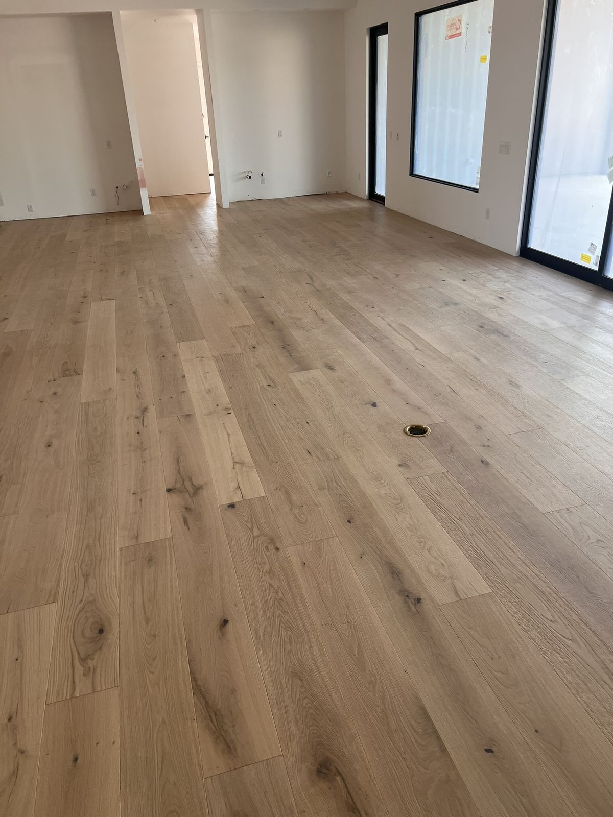 Open living space, wide plank oak