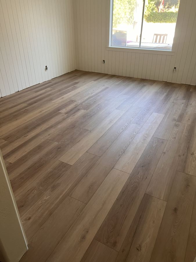 Bedroom, warm plank