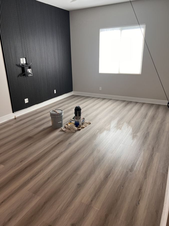 Feature wall room, gray plank