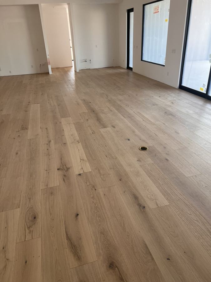 Open living space, wide plank oak